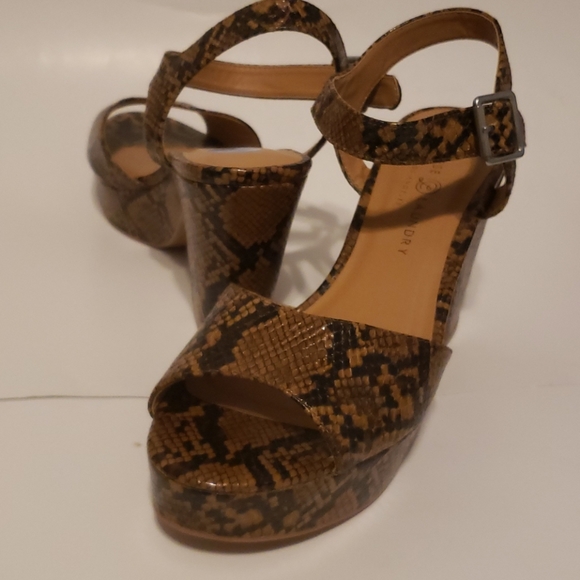 CHINESE LAUNDRY Faux Snakeskin Platform Sandal Size 10 - Picture 2 of 5